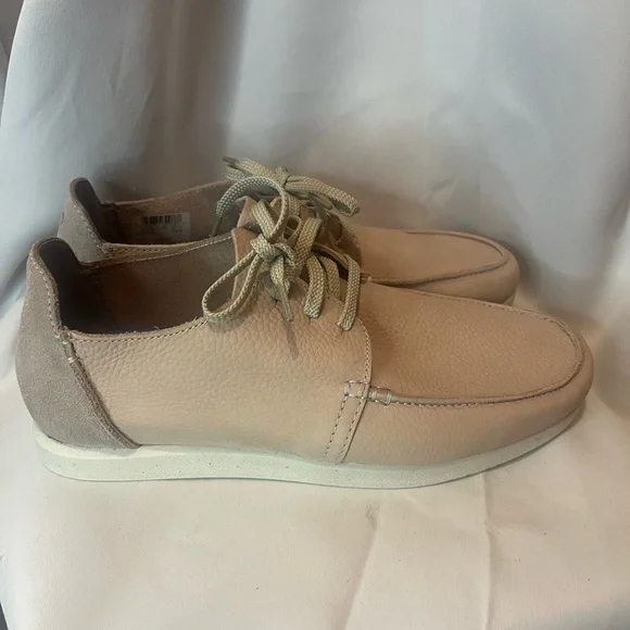 Clarks Tan Leather Loafers Slip-Ons with Moc-Toe Design - Picture 5 of 6